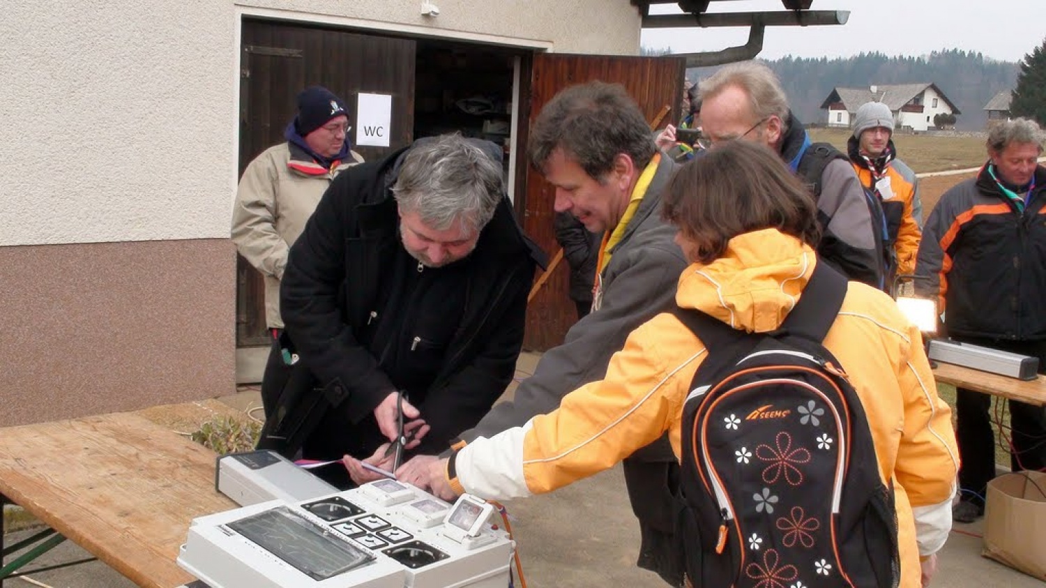 Kkavtska akademija super zamisel. Zakaj? Ne samo zato, da se bodo ukaželjni še bolj poučili o skavstvu in vodenju, pač pa tudi zato, ker se brez akademije ne bi zgodilo to kar smo doživeli v soboto. Dva projekta: tehničnega v obliki dveh sončnih elektrarn in kulturnega v obliki učenja ljudske glasbe in plesa.
