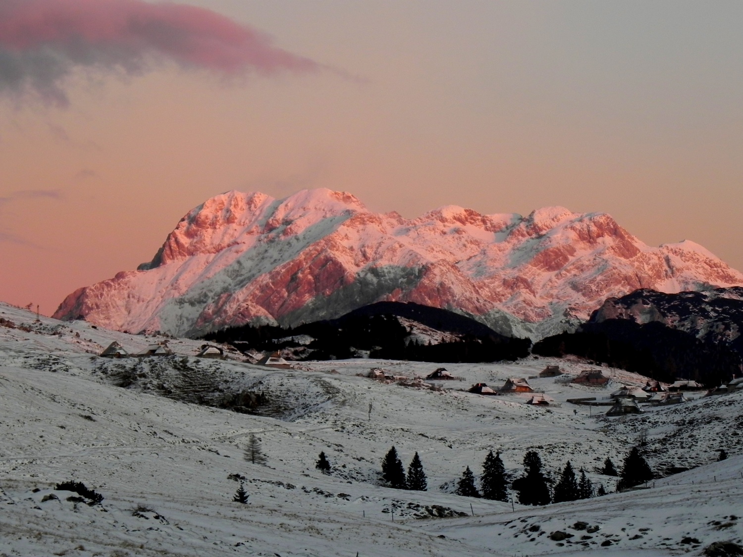 Plamen zasvetil tudi na Veliki planini