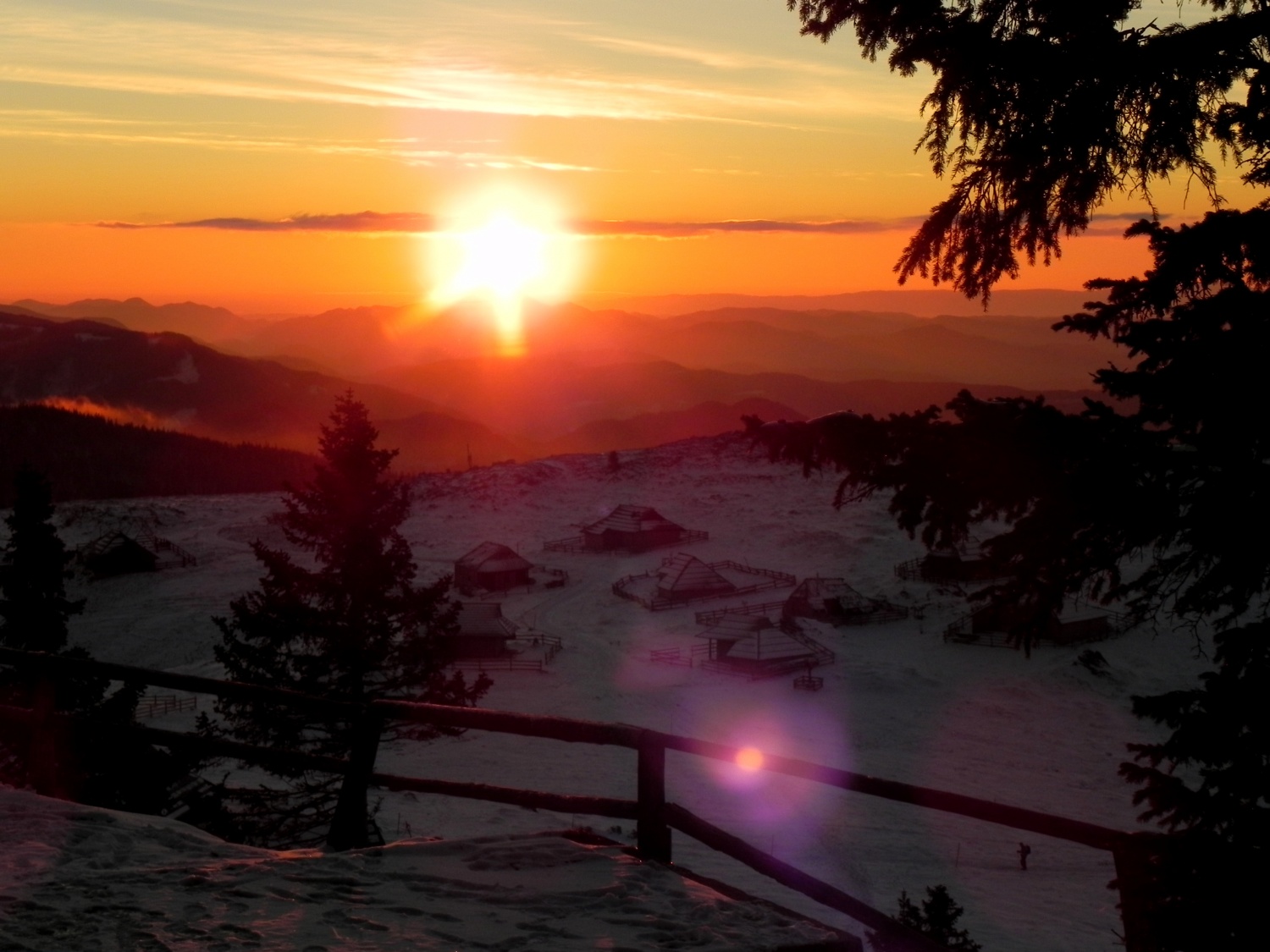 Plamen zasvetil tudi na Veliki planini
