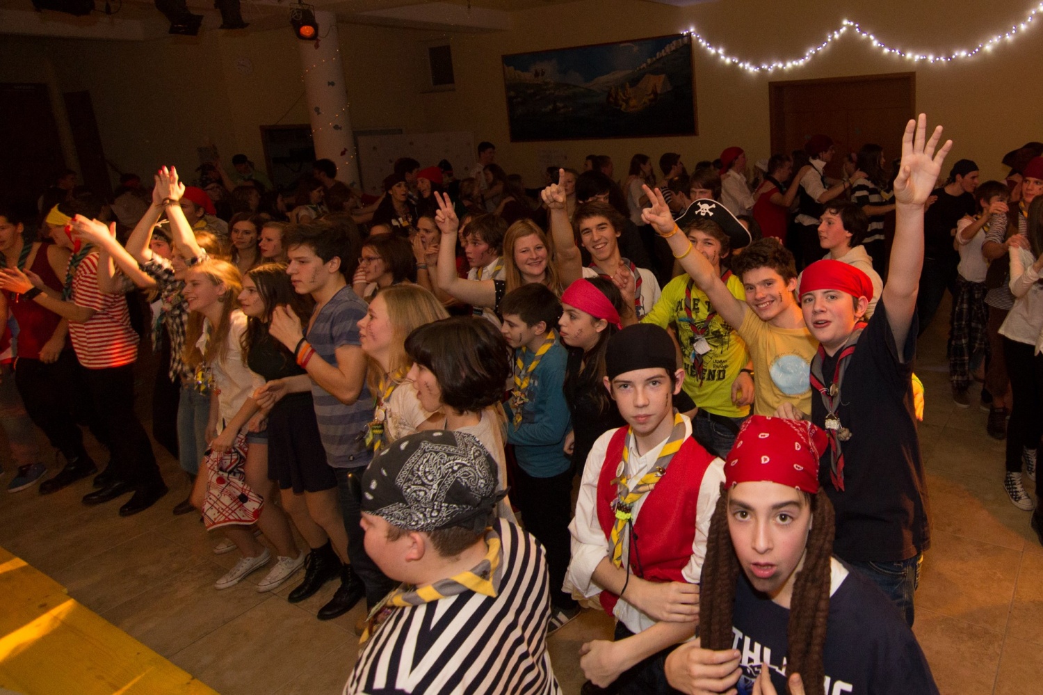 Gusarji v dvorani na Viru