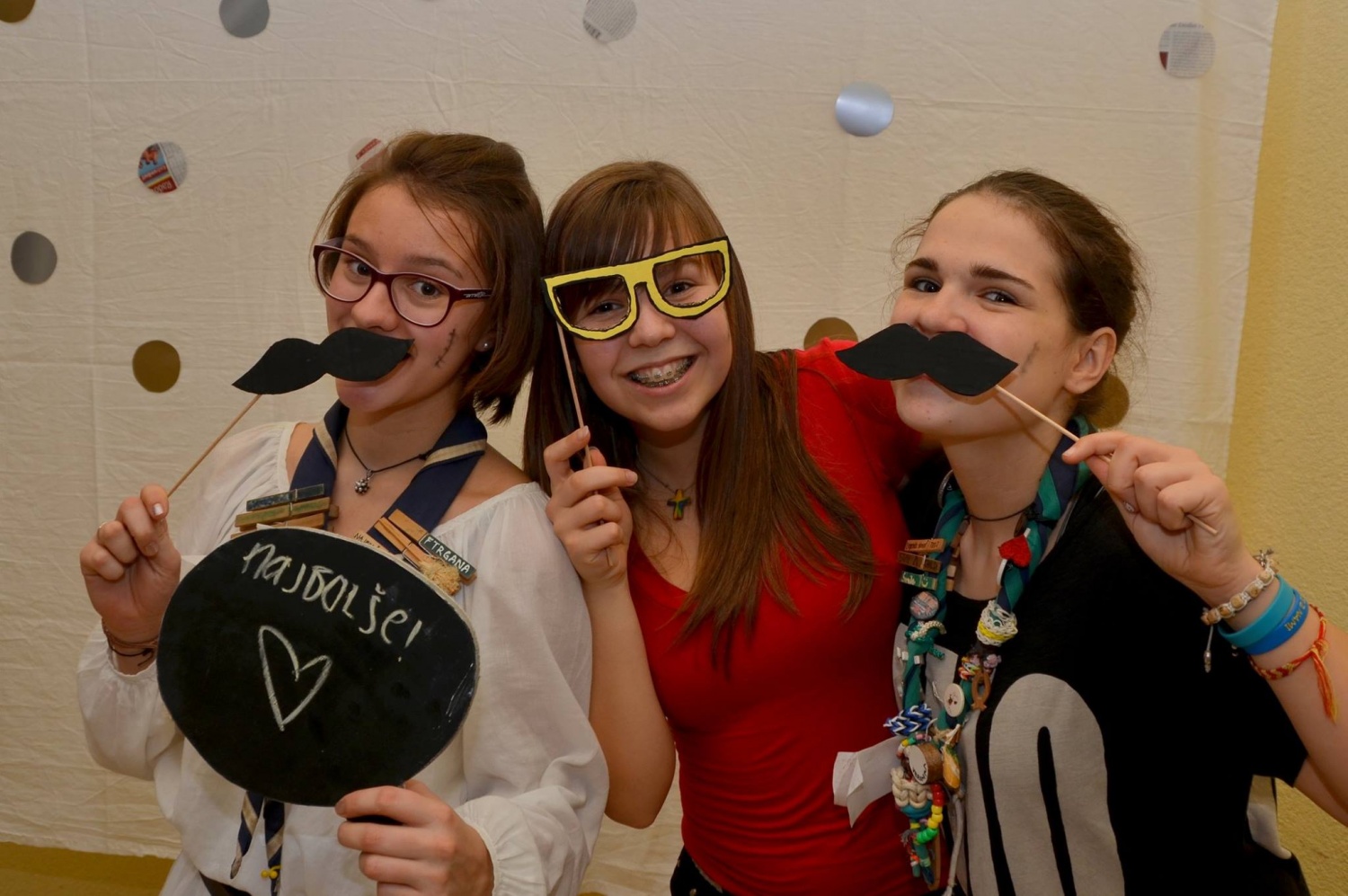 Gusarji v dvorani na Viru