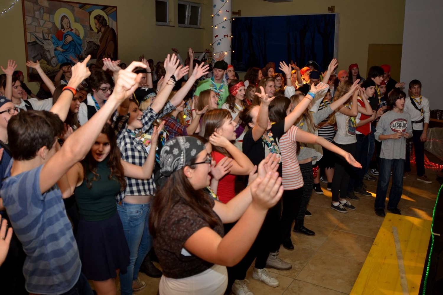 Gusarji v dvorani na Viru