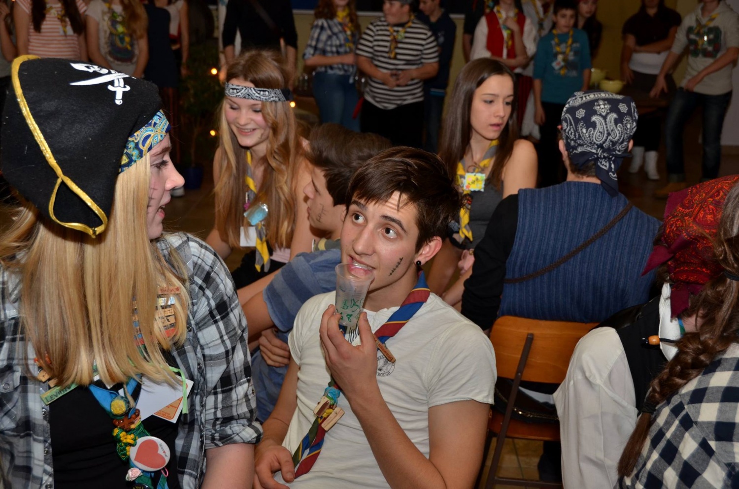 Gusarji v dvorani na Viru