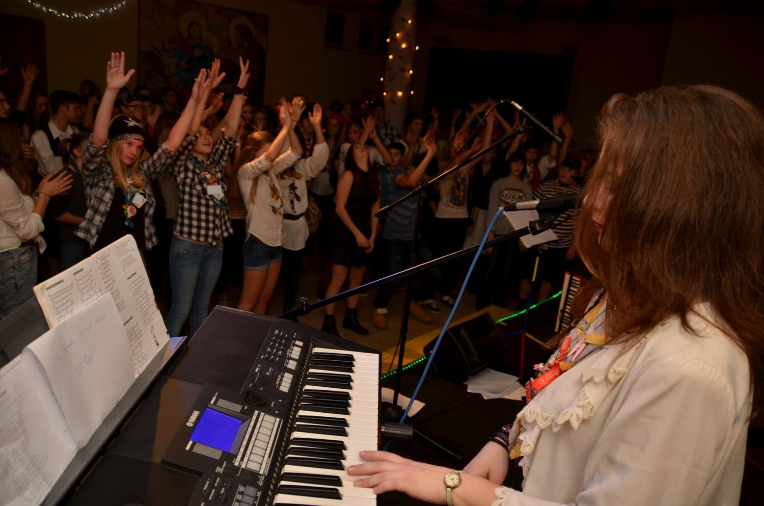 Gusarji v dvorani na Viru