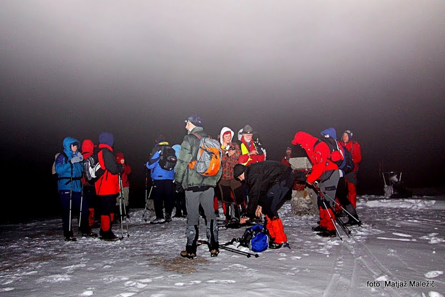 Napovedani pohod odraslih skavtov na Blegoš v noči iz 18. na 19. februar 2011 je uspel. Kot nagrada za zimski vzpon nas je pričakal vrh (1562 m) v siju polne lune. Pohoda so se udeležile skavtinje in skavti iz 7 bratovščin ( Cerkno, Kranj, Domžale, Škofja Loka, Štepanja vas, Brezovica, Celje 2) volčiči in klanovci iz stega Škofja Loka ter še nekaj gostov neskavtov, skupno 29 udeležencev.