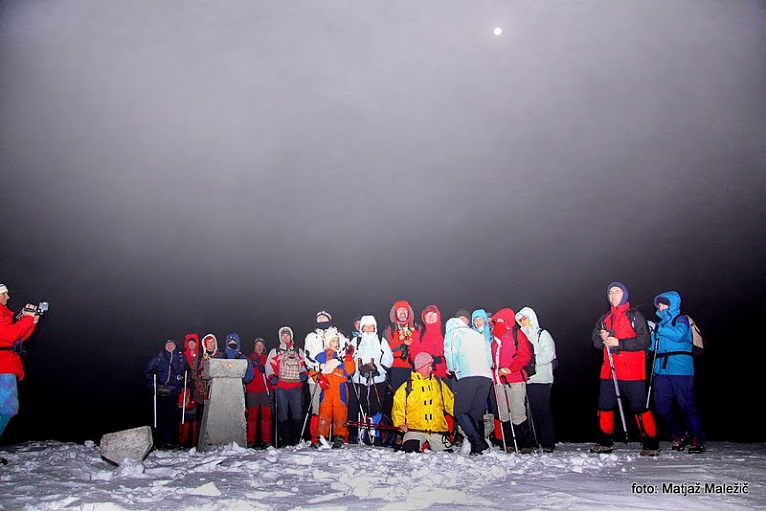 Napovedani pohod odraslih skavtov na Blegoš v noči iz 18. na 19. februar 2011 je uspel. Kot nagrada za zimski vzpon nas je pričakal vrh (1562 m) v siju polne lune. Pohoda so se udeležile skavtinje in skavti iz 7 bratovščin ( Cerkno, Kranj, Domžale, Škofja Loka, Štepanja vas, Brezovica, Celje 2) volčiči in klanovci iz stega Škofja Loka ter še nekaj gostov neskavtov, skupno 29 udeležencev.