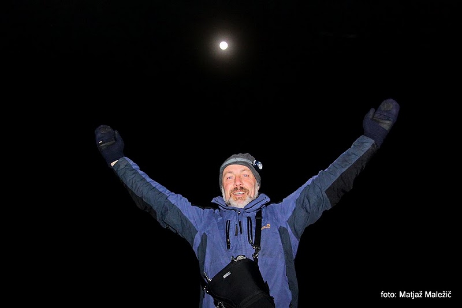 Napovedani pohod odraslih skavtov na Blegoš v noči iz 18. na 19. februar 2011 je uspel. Kot nagrada za zimski vzpon nas je pričakal vrh (1562 m) v siju polne lune. Pohoda so se udeležile skavtinje in skavti iz 7 bratovščin ( Cerkno, Kranj, Domžale, Škofja Loka, Štepanja vas, Brezovica, Celje 2) volčiči in klanovci iz stega Škofja Loka ter še nekaj gostov neskavtov, skupno 29 udeležencev.