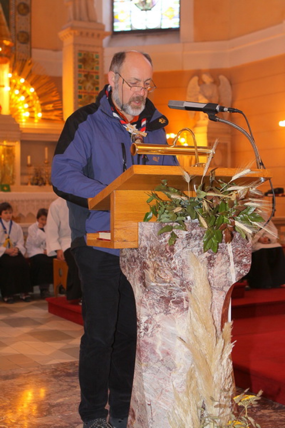 Bogato skavtsko srečanje smo si pripravili odrasli skavti in skavtinje v nedeljo na Loškem. Najprej petje pri maši v Žireh, praznovanje okrogle obletnice na Žirovskem vrhu in plezanje na umetni steni.