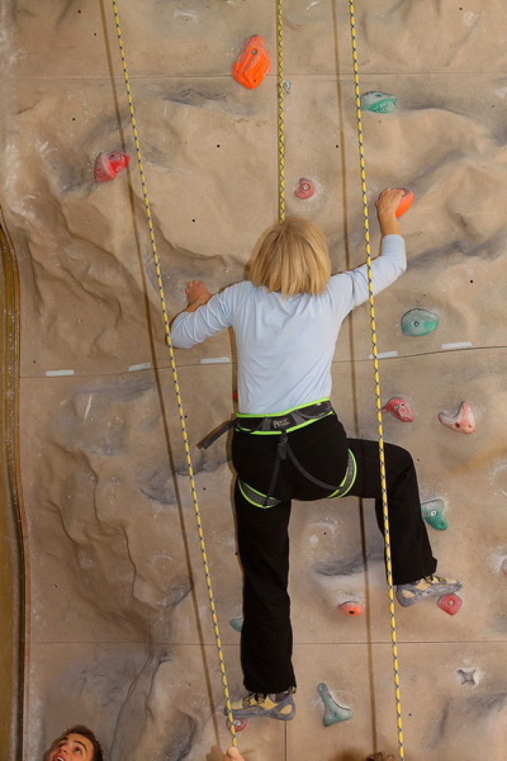 Bogato skavtsko srečanje smo si pripravili odrasli skavti in skavtinje v nedeljo na Loškem. Najprej petje pri maši v Žireh, praznovanje okrogle obletnice na Žirovskem vrhu in plezanje na umetni steni.