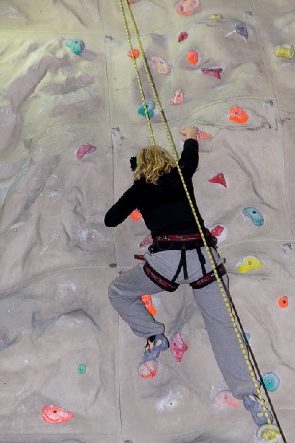 Bogato skavtsko srečanje smo si pripravili odrasli skavti in skavtinje v nedeljo na Loškem. Najprej petje pri maši v Žireh, praznovanje okrogle obletnice na Žirovskem vrhu in plezanje na umetni steni.