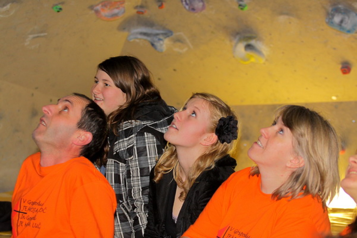 Bogato skavtsko srečanje smo si pripravili odrasli skavti in skavtinje v nedeljo na Loškem. Najprej petje pri maši v Žireh, praznovanje okrogle obletnice na Žirovskem vrhu in plezanje na umetni steni.