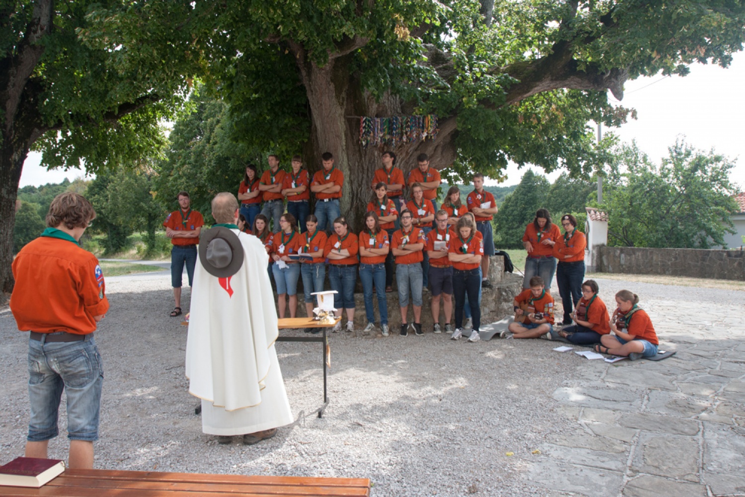 Zadnja skupna maša -  pod lipo