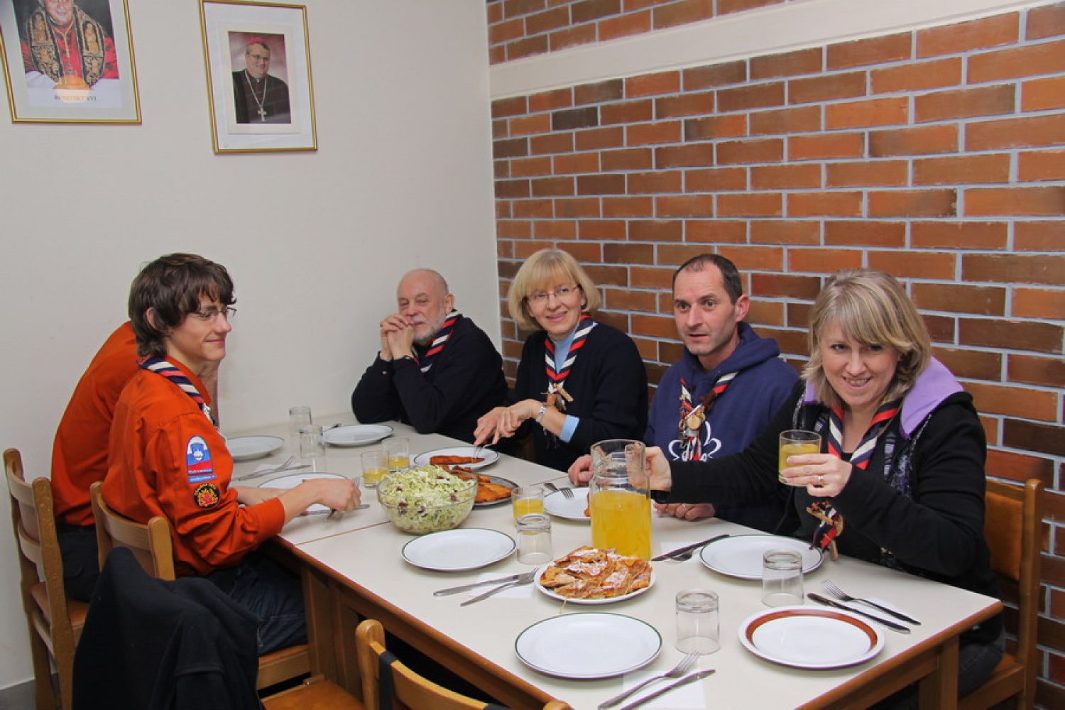 Duhovne vaje za odrasle skavte v Kančevcih od 7.do 9.1.2011 so se tokrat začele s služenjem kot pomoč Domu duhovnosti.To je bila dobra priprava na samo temo duhovnih vaj, ki je zajemala iz temeljev naše vere.