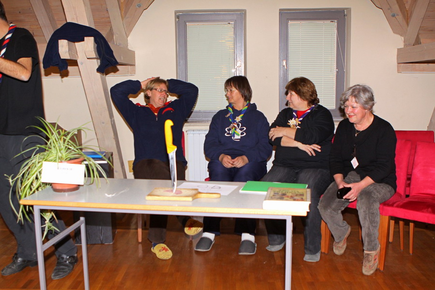 Duhovne vaje za odrasle skavte v Kančevcih od 7.do 9.1.2011 so se tokrat začele s služenjem kot pomoč Domu duhovnosti.To je bila dobra priprava na samo temo duhovnih vaj, ki je zajemala iz temeljev naše vere.