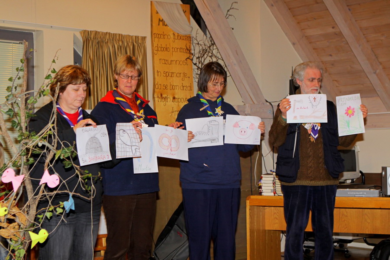 Duhovne vaje za odrasle skavte v Kančevcih od 7.do 9.1.2011 so se tokrat začele s služenjem kot pomoč Domu duhovnosti.To je bila dobra priprava na samo temo duhovnih vaj, ki je zajemala iz temeljev naše vere.