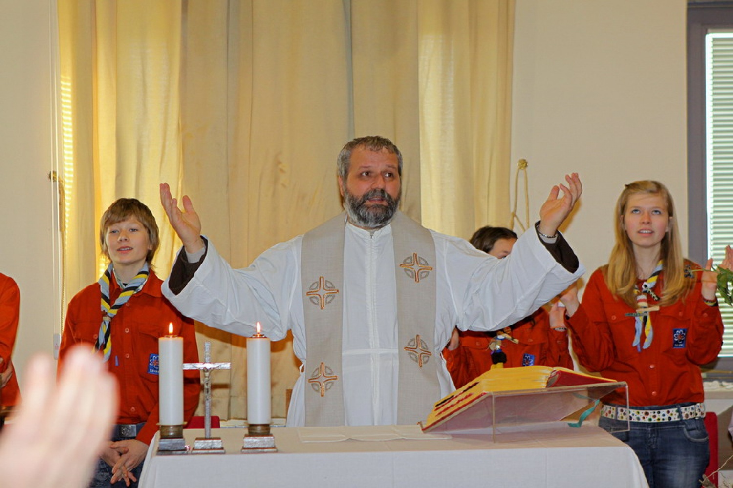 Duhovne vaje za odrasle skavte v Kančevcih od 7.do 9.1.2011 so se tokrat začele s služenjem kot pomoč Domu duhovnosti.To je bila dobra priprava na samo temo duhovnih vaj, ki je zajemala iz temeljev naše vere.