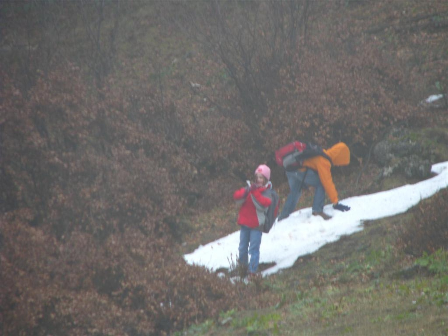 Sneg je popestril otrokom pot