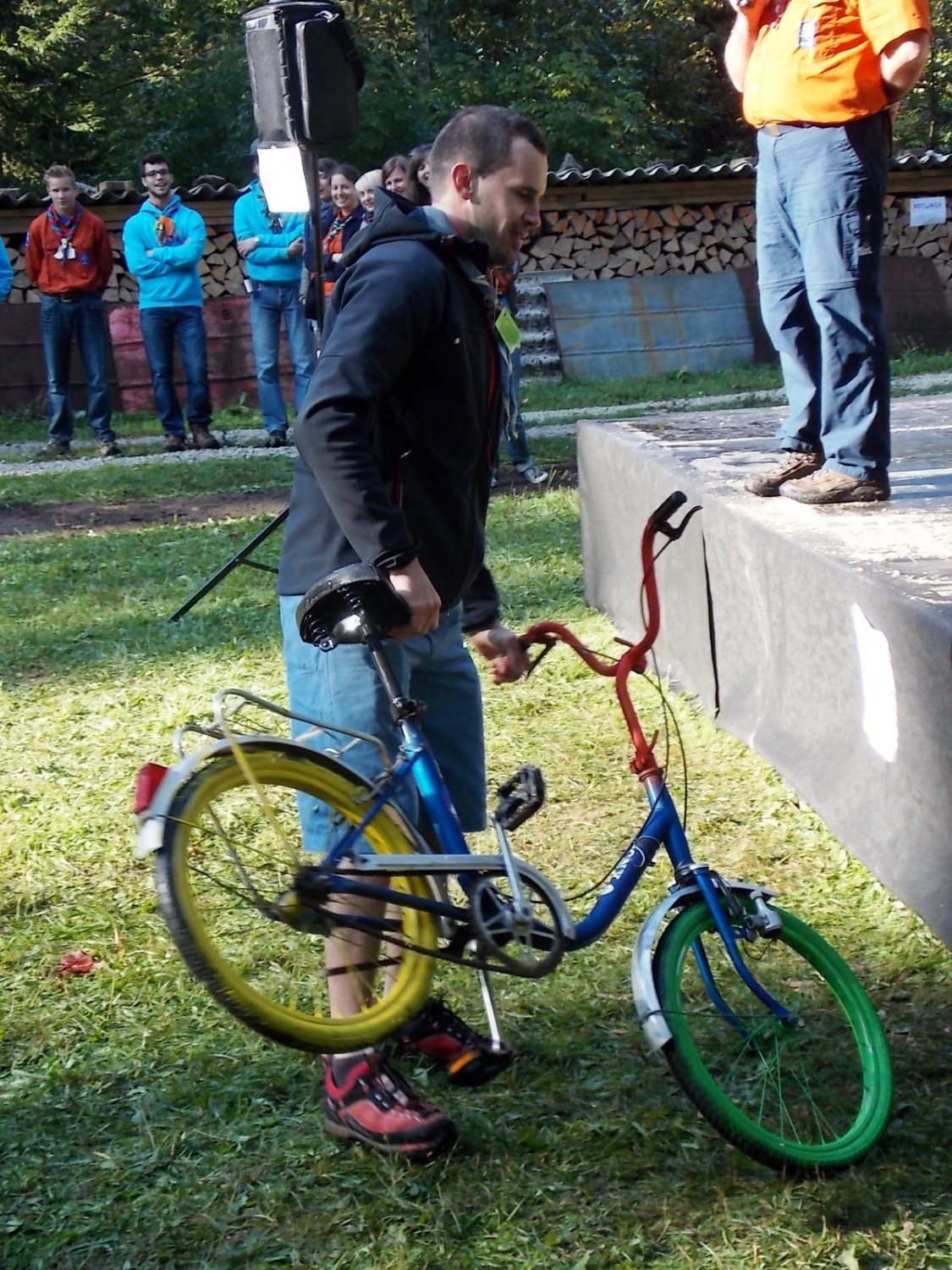 Črno-beli? Ne, POBARVANI! (VIDEO)