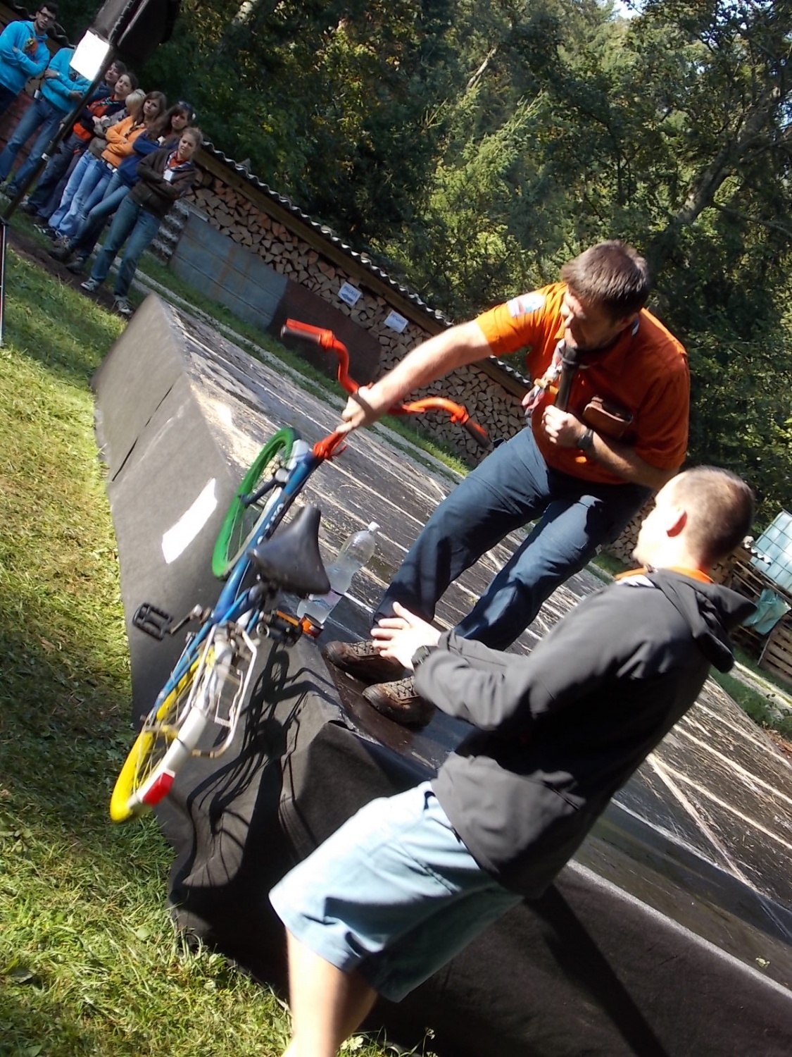 Črno-beli? Ne, POBARVANI! (VIDEO)