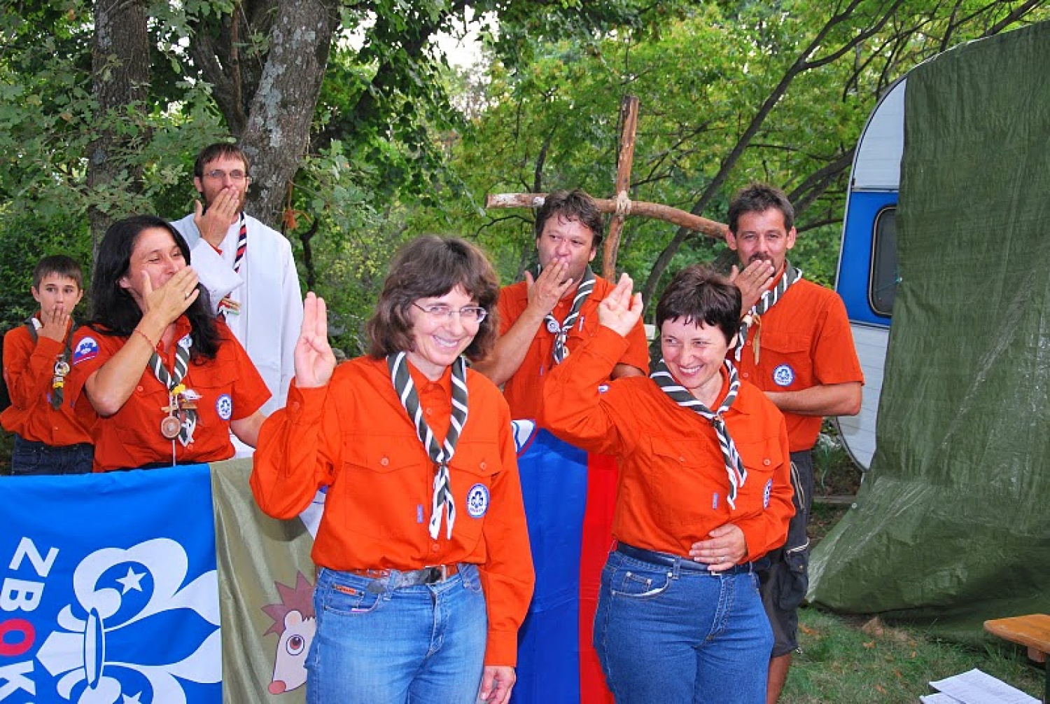 Srečni odrasli skavtinji Marta in Marija