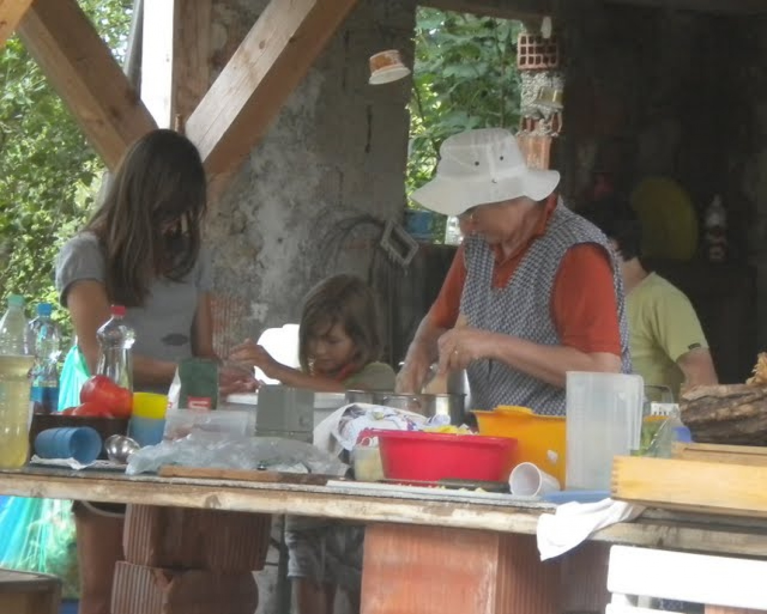 Z geslom »Mi se imamo radi« smo doživeli naš tabor na Krasu od 26. do 29.avgusta. Naš program je bil pester, a s pomočjo dela v skupinah smo zmogli izpeljati vse in še več od zastavljenega plana. To skupno bivanje na taborih nas vedno poveže, saj se preizkusimo v potrpežljivosti, pripravljenosti in sodelovanju drug z drugim.  To leto obeležujemo tudi  desetletnico delovanja naše bratovščine, zato je bila to tudi potrditev tega, da nam je še vedno skupaj lepo.