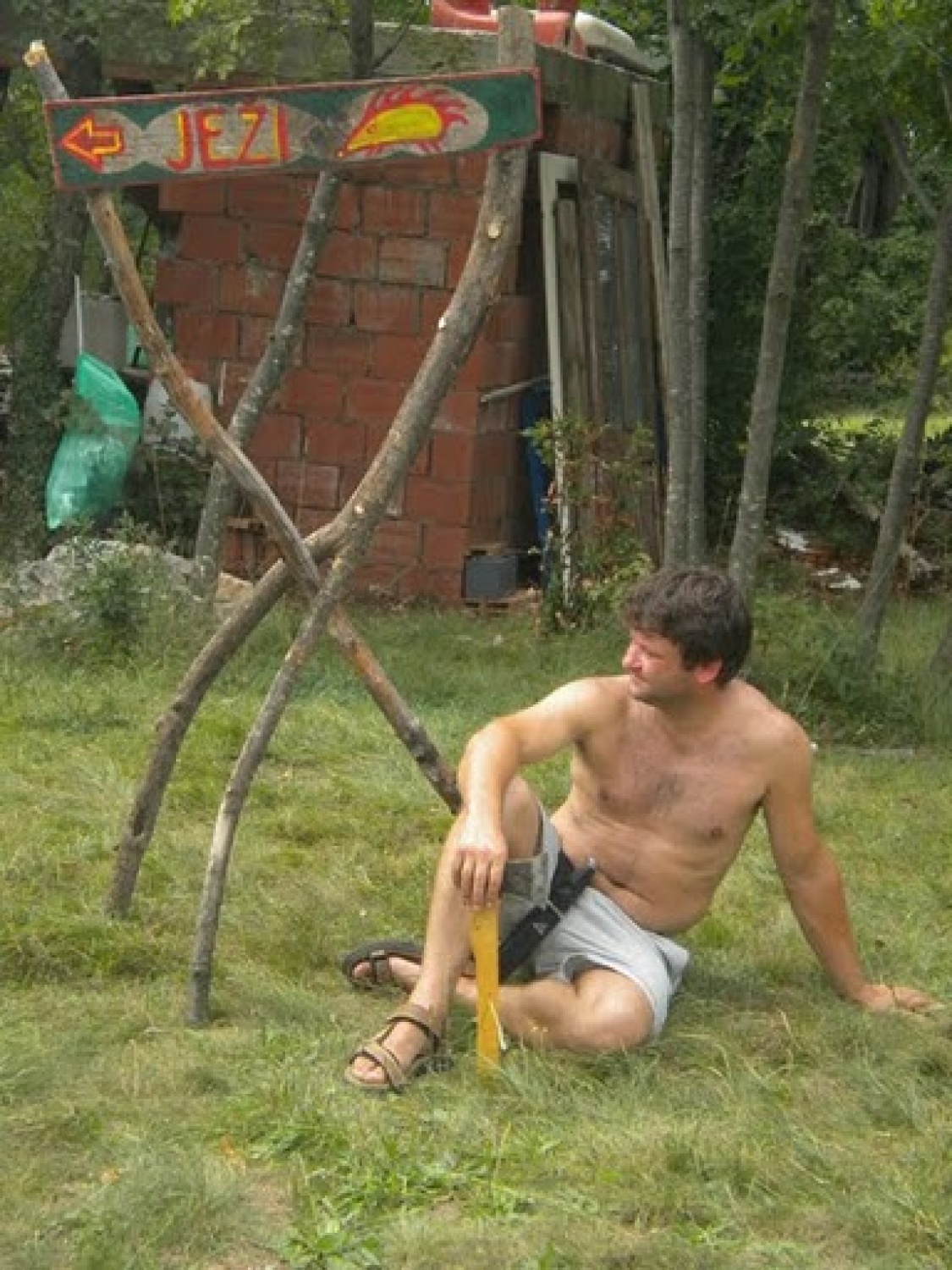 Z geslom »Mi se imamo radi« smo doživeli naš tabor na Krasu od 26. do 29.avgusta. Naš program je bil pester, a s pomočjo dela v skupinah smo zmogli izpeljati vse in še več od zastavljenega plana. To skupno bivanje na taborih nas vedno poveže, saj se preizkusimo v potrpežljivosti, pripravljenosti in sodelovanju drug z drugim.  To leto obeležujemo tudi  desetletnico delovanja naše bratovščine, zato je bila to tudi potrditev tega, da nam je še vedno skupaj lepo.