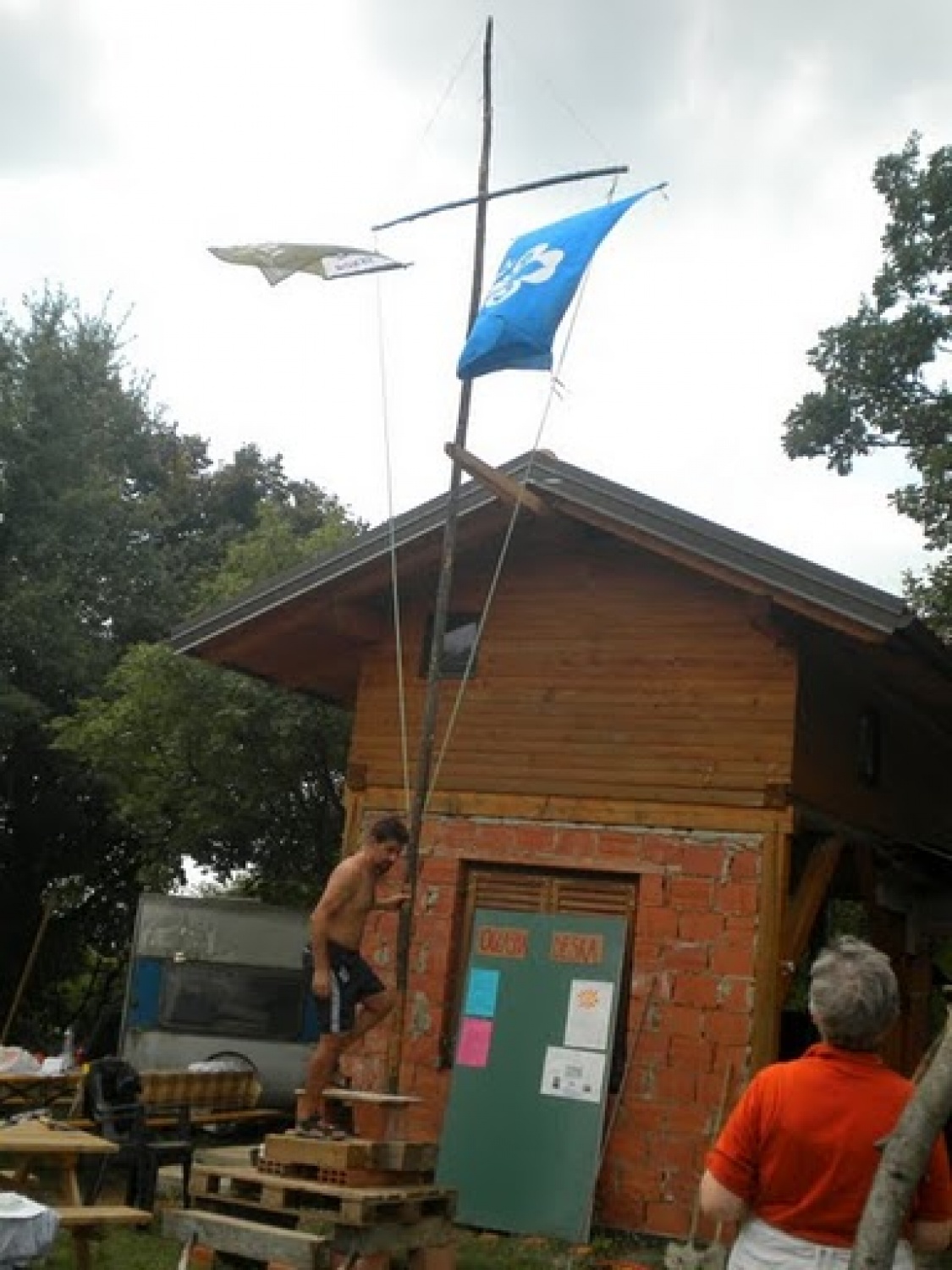 Z geslom »Mi se imamo radi« smo doživeli naš tabor na Krasu od 26. do 29.avgusta. Naš program je bil pester, a s pomočjo dela v skupinah smo zmogli izpeljati vse in še več od zastavljenega plana. To skupno bivanje na taborih nas vedno poveže, saj se preizkusimo v potrpežljivosti, pripravljenosti in sodelovanju drug z drugim.  To leto obeležujemo tudi  desetletnico delovanja naše bratovščine, zato je bila to tudi potrditev tega, da nam je še vedno skupaj lepo.