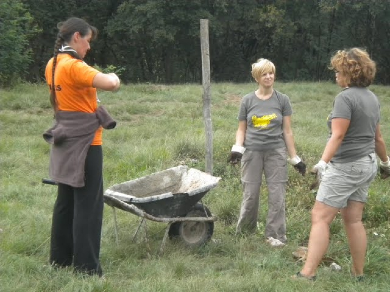 Z geslom »Mi se imamo radi« smo doživeli naš tabor na Krasu od 26. do 29.avgusta. Naš program je bil pester, a s pomočjo dela v skupinah smo zmogli izpeljati vse in še več od zastavljenega plana. To skupno bivanje na taborih nas vedno poveže, saj se preizkusimo v potrpežljivosti, pripravljenosti in sodelovanju drug z drugim.  To leto obeležujemo tudi  desetletnico delovanja naše bratovščine, zato je bila to tudi potrditev tega, da nam je še vedno skupaj lepo.