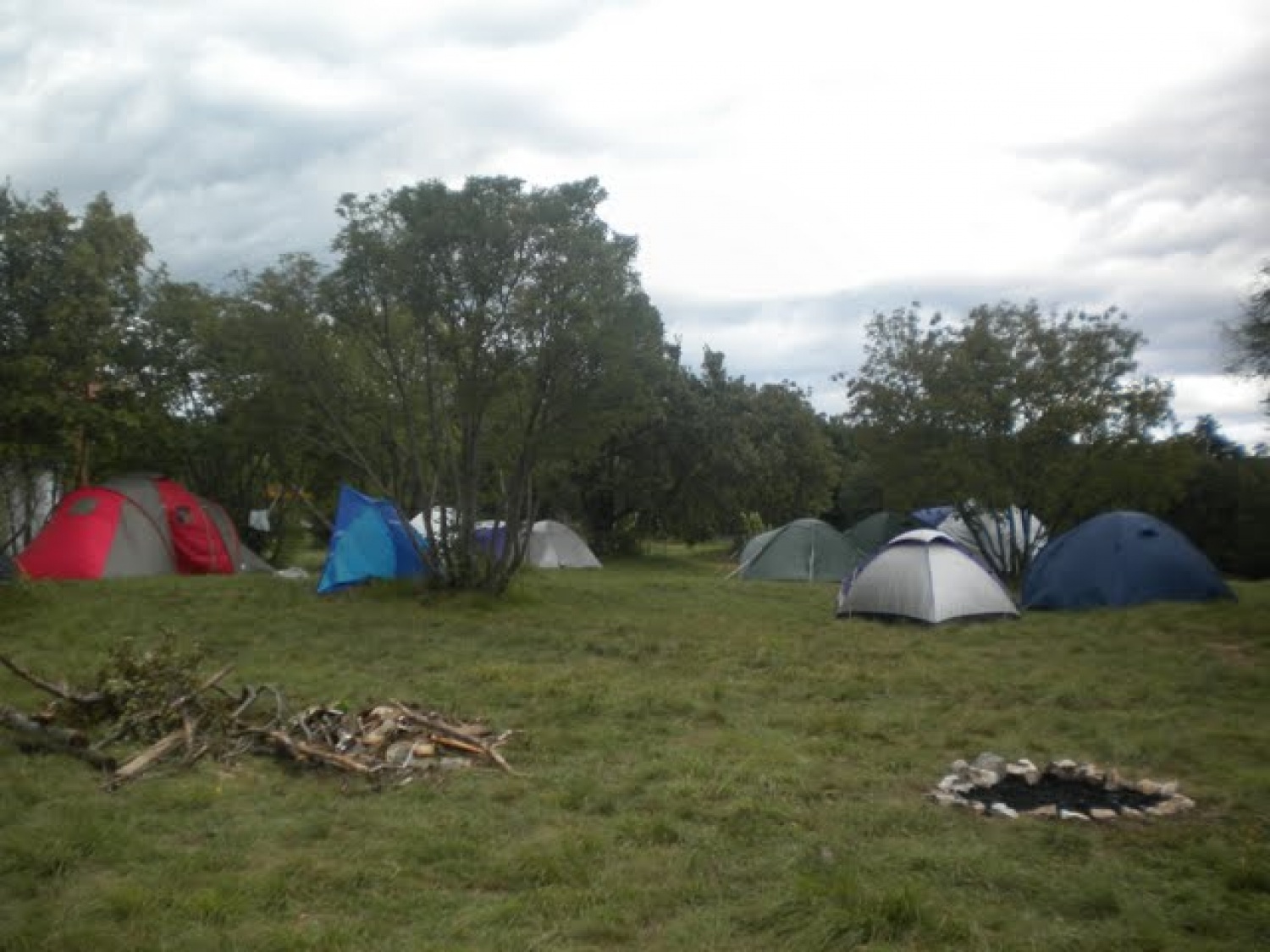 Z geslom »Mi se imamo radi« smo doživeli naš tabor na Krasu od 26. do 29.avgusta. Naš program je bil pester, a s pomočjo dela v skupinah smo zmogli izpeljati vse in še več od zastavljenega plana. To skupno bivanje na taborih nas vedno poveže, saj se preizkusimo v potrpežljivosti, pripravljenosti in sodelovanju drug z drugim.  To leto obeležujemo tudi  desetletnico delovanja naše bratovščine, zato je bila to tudi potrditev tega, da nam je še vedno skupaj lepo.