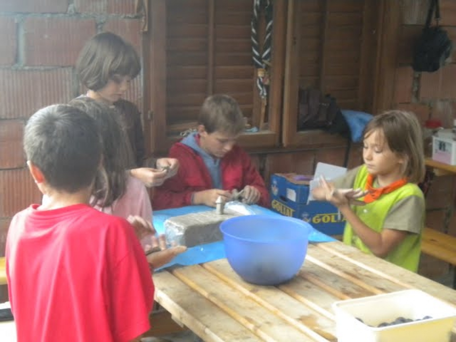 Z geslom »Mi se imamo radi« smo doživeli naš tabor na Krasu od 26. do 29.avgusta. Naš program je bil pester, a s pomočjo dela v skupinah smo zmogli izpeljati vse in še več od zastavljenega plana. To skupno bivanje na taborih nas vedno poveže, saj se preizkusimo v potrpežljivosti, pripravljenosti in sodelovanju drug z drugim.  To leto obeležujemo tudi  desetletnico delovanja naše bratovščine, zato je bila to tudi potrditev tega, da nam je še vedno skupaj lepo.