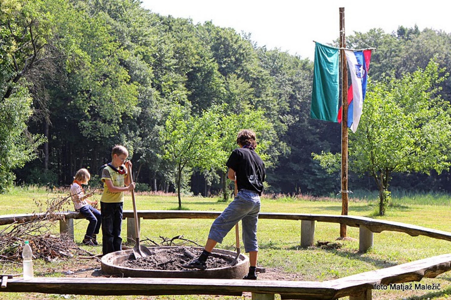 Na pogorišču tabornega ognja