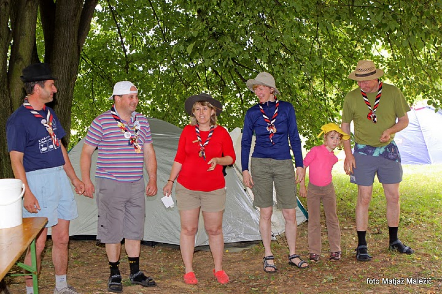 Pesem Kdo neki tam poje