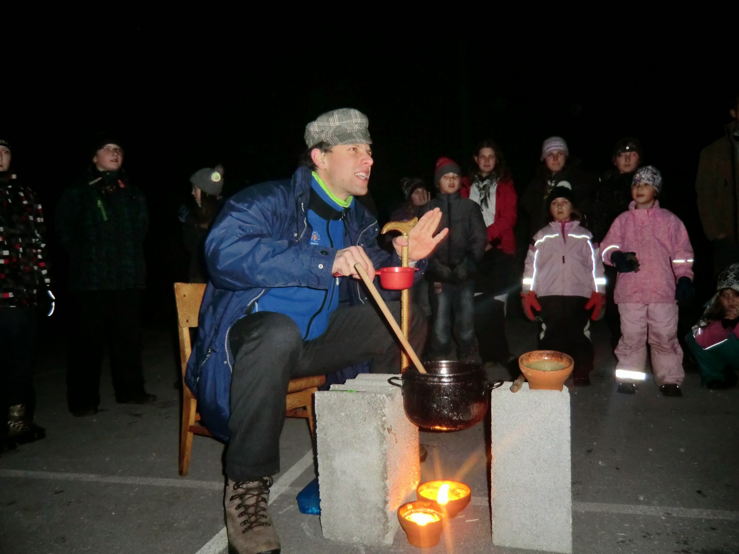 velika igra - ata mamut skuha čarobni mamutopoj