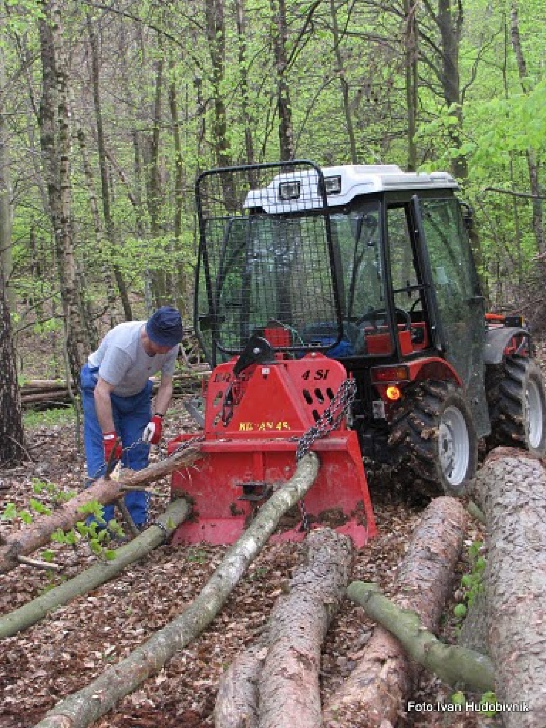 Odpenjanje debel z vitla