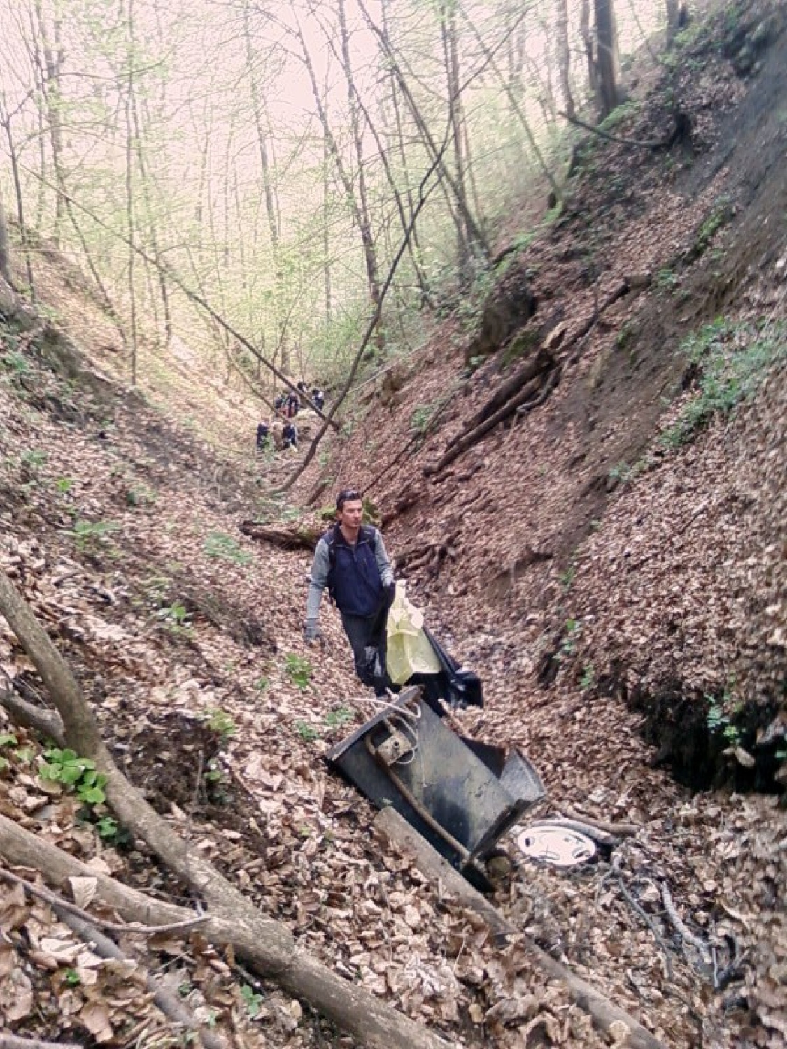 Čiščenje v grapi.