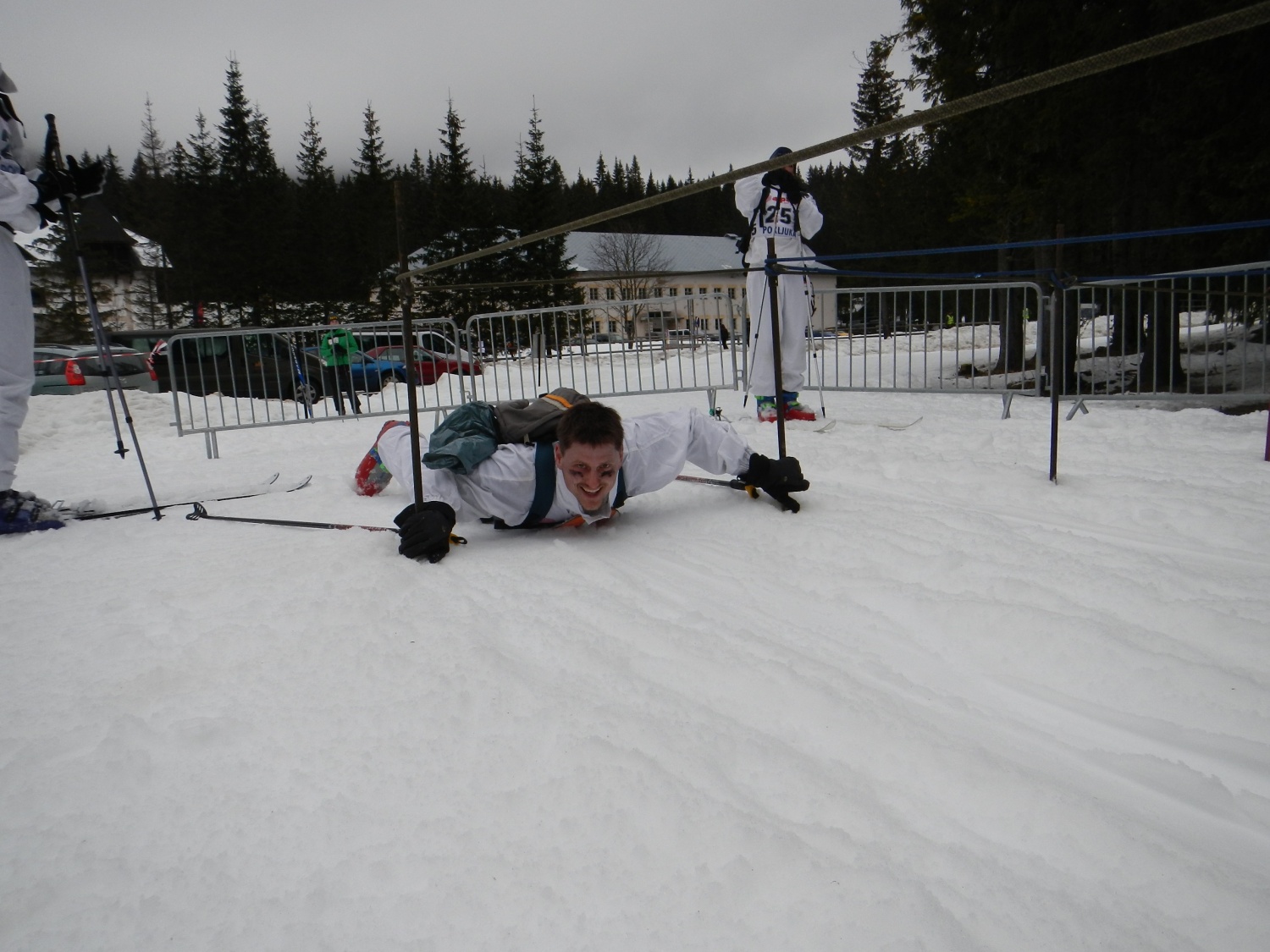 Druga ekipa med premagovanjem ovir