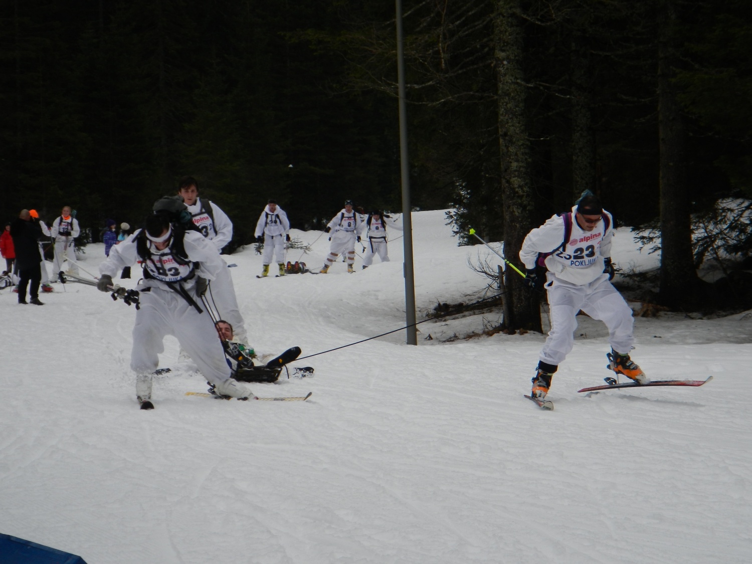 Prva ekipa umika ranjenca