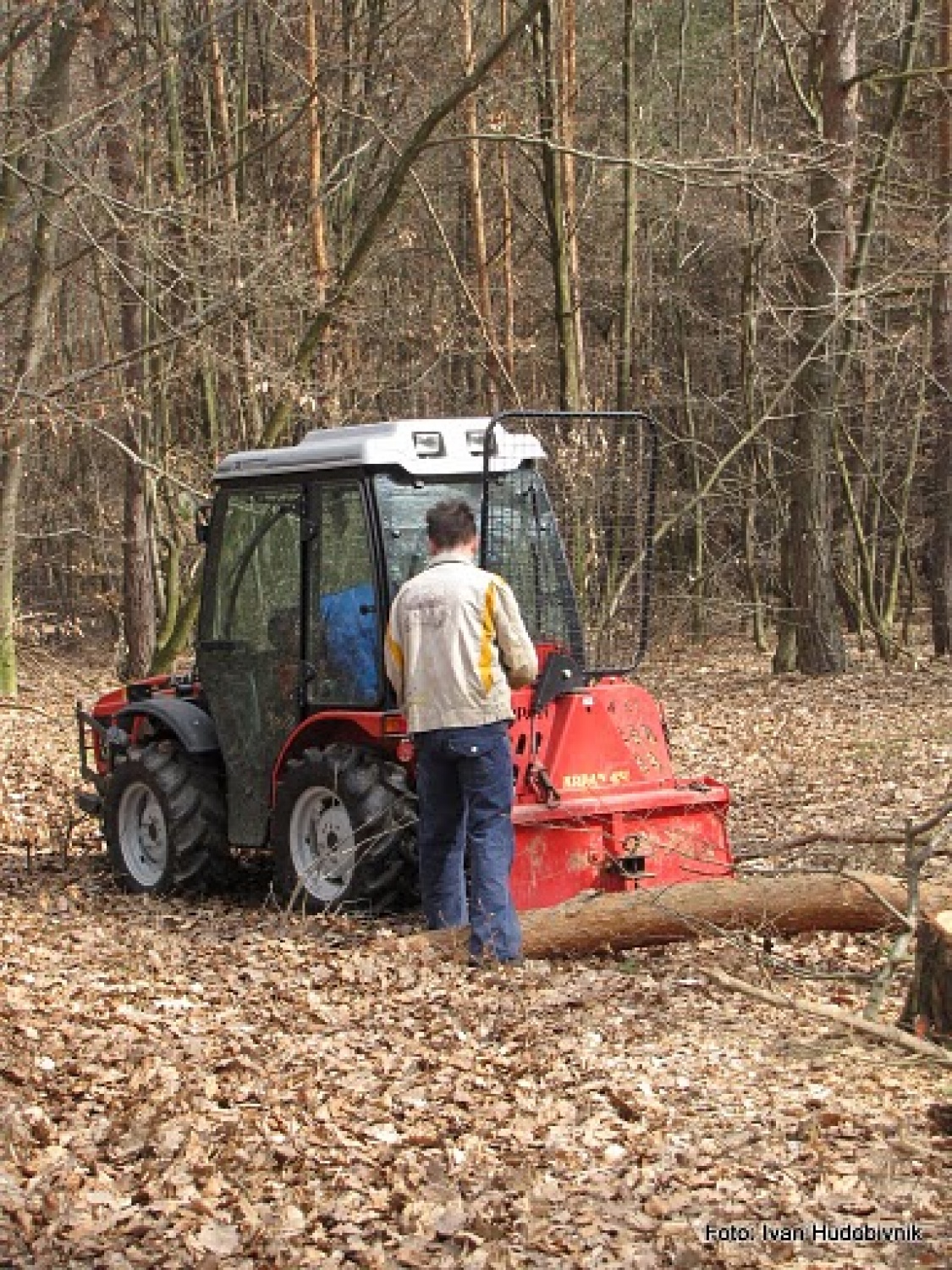Najmočnejši pomočnik - traktor z vitlom