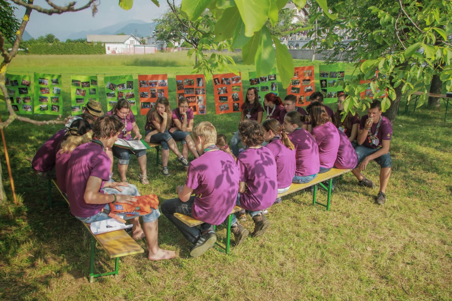 še zadnji posvet nastopajočih pred prireditvijo