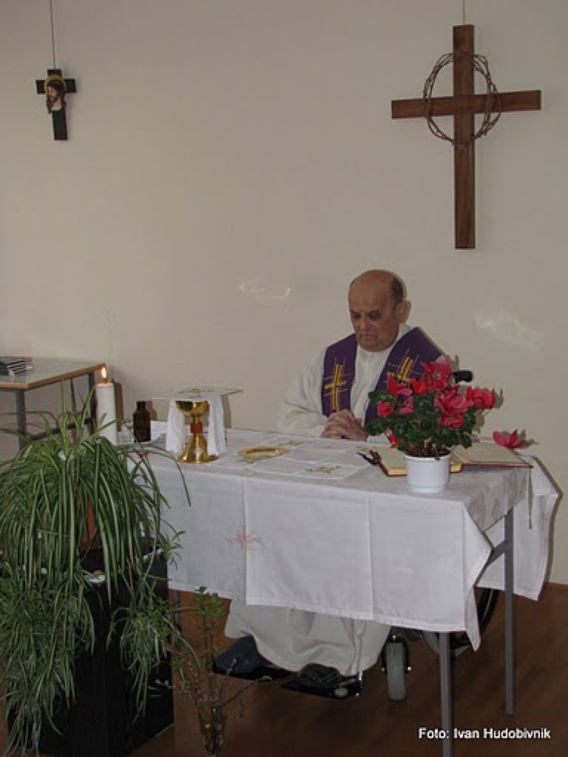 Br. Gabrijel daruje mašo