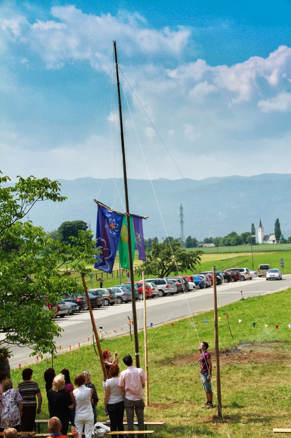 dvig zastave ob zvokih orkestra