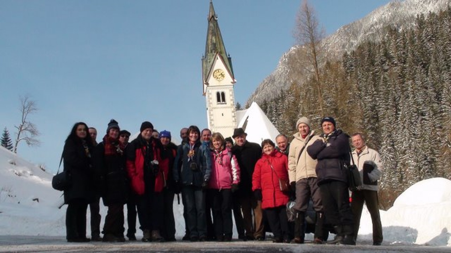 Skupinska pred cerkvico