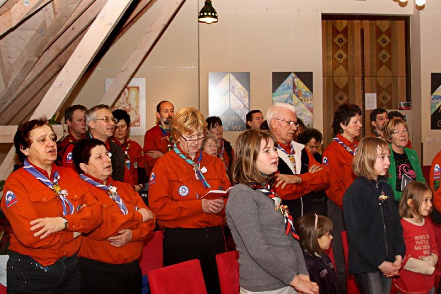 Preko šestdeset odrasli skavtov iz dvanajstih bratovščin se nas je že sedmo leto zapored zbralo na duhovnih vajah. Znova smo dobili priložnost, da smo se v zavetju doma sv.Benedikta v Kančevcih srečali, umirili in začutili Božjo navzočnost.