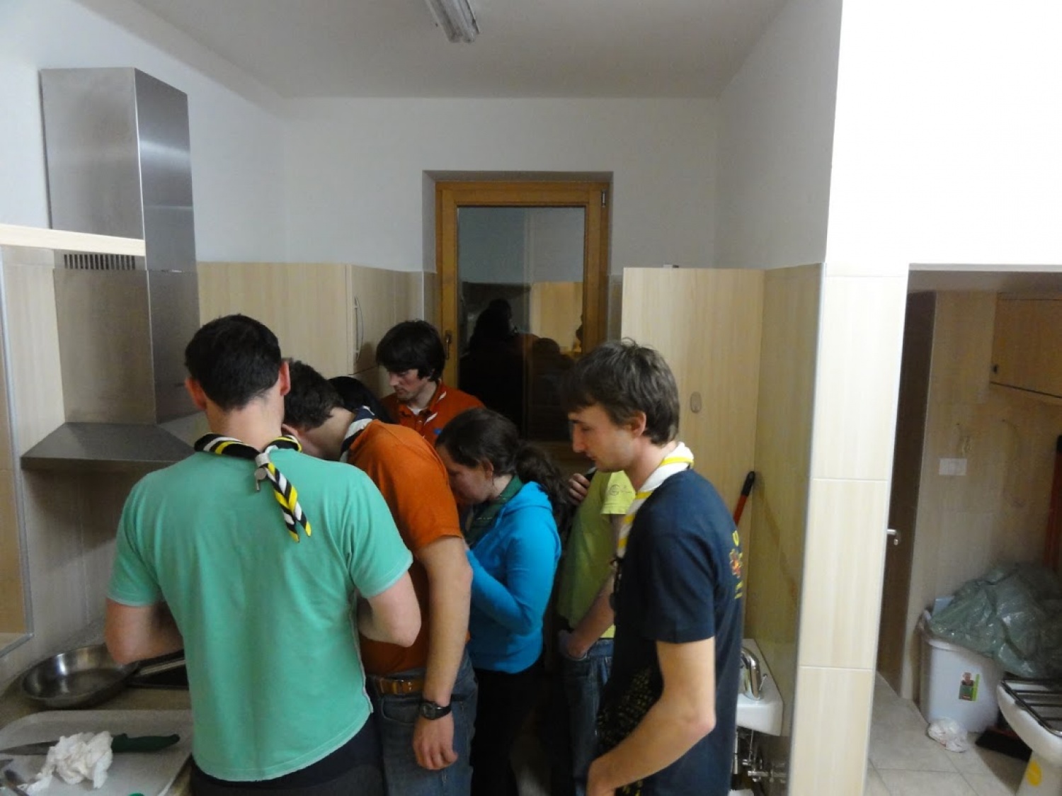 5 skavtov vs. indukcijska plošča