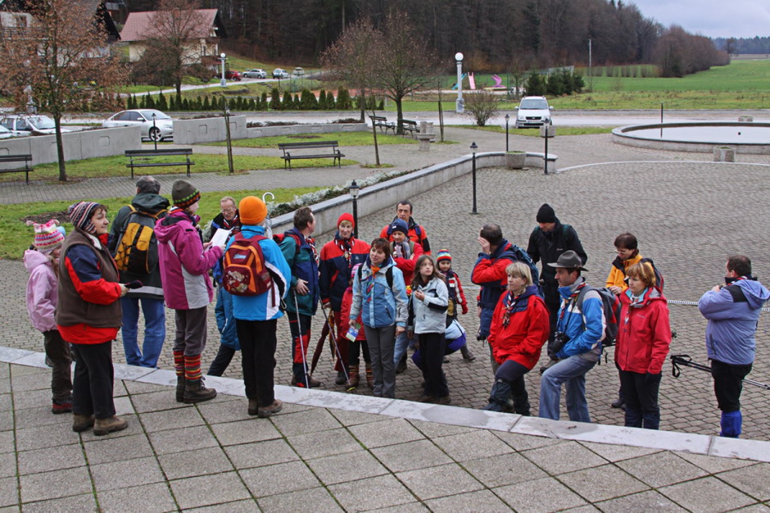 Pred cerkvijo - razlaga Žive in Mateja