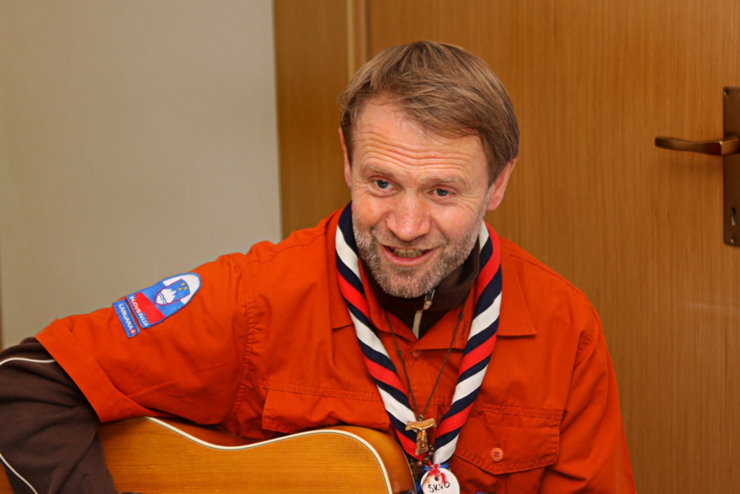 Ko brat Stane vzame kitaro v roke...