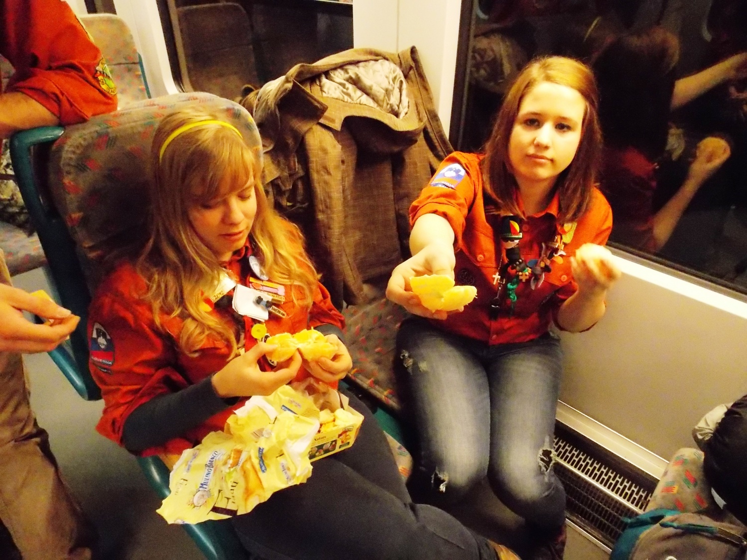 Deljenje hrane na vlaku