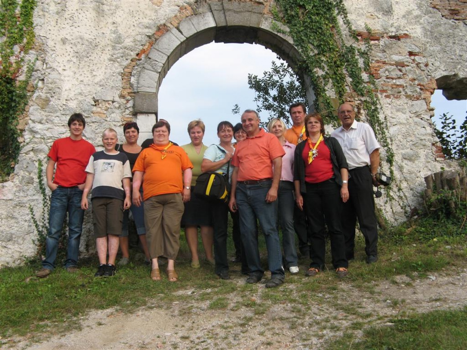 Grosupeljski skavti smo v septembru gostili sečoveljskega župnika g. Dinka Bizjaka. Že dve leti namreč uživamo njegovo gostoljubje ob morju, danes pa je prišel tudi g.Bizjak pogledat "nš konc".