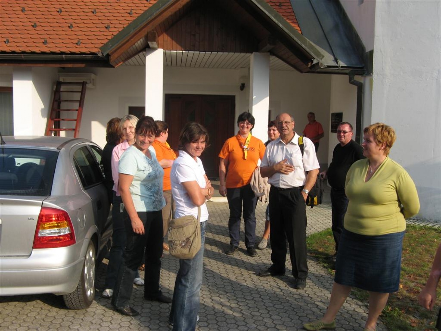 Grosupeljski skavti smo v septembru gostili sečoveljskega župnika g. Dinka Bizjaka. Že dve leti namreč uživamo njegovo gostoljubje ob morju, danes pa je prišel tudi g.Bizjak pogledat "nš konc".