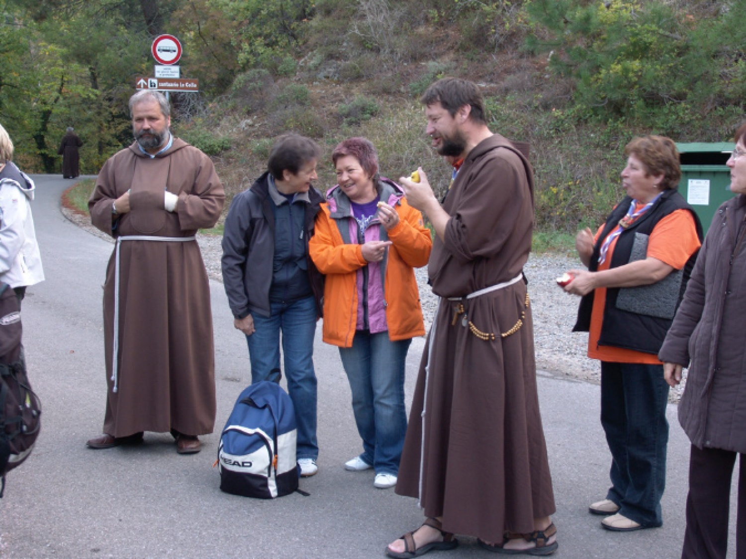 Res smo iskali svoj korak, korak k preprostemu skavtskemu življenju.

Odrasli skavti smo že drugo leto zapored poromali v Assisi, kraj, kjer je živel, molil in deloval sv.Frančišek. Letos so se nam pridružili še nekateri prijatelji, ki niso skavti.